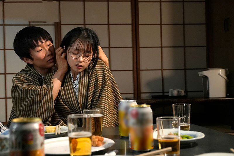 Cậu em trai gạ tình chị họ khi cùng nhau đi du lịch xa