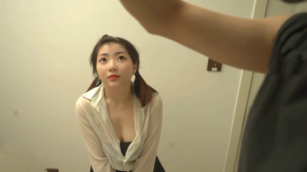 Em gái xinh đẹp ngây thơ bị cậu anh trai gạ địt